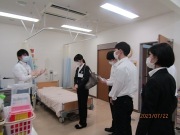 亀田ファミリークリニック館山の見学の様子