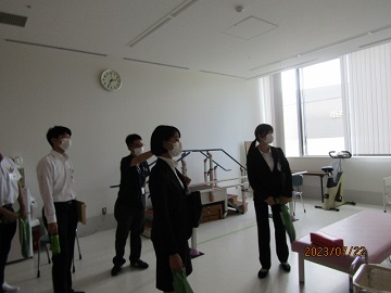 鴨川市立国保病院の見学の様子