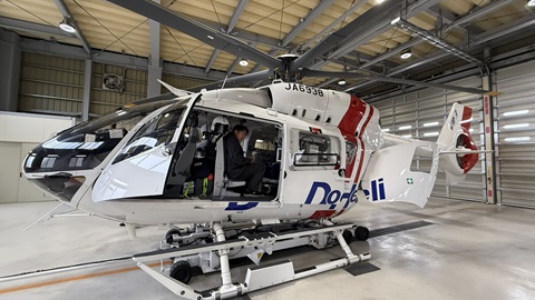 病院見学バスツアーで君津中央病院を見学した様子（ドクターヘリ）