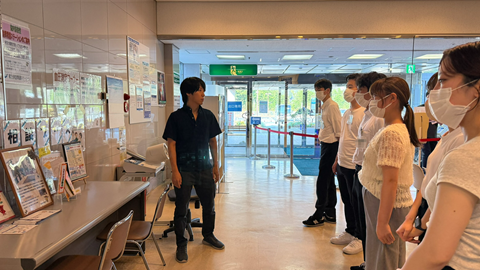 東陽病院の見学（ロビー内相談コーナー）