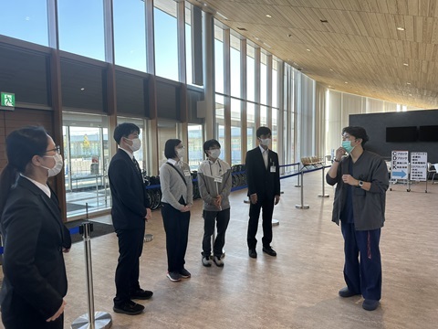さんむ医療センターの見学（正面玄関）