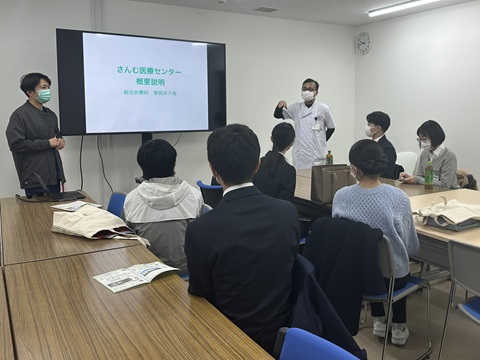さんむ医療センターにて院長先生のお話を伺っています