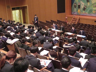 仕事説明会の写真（一般行政大ホール）