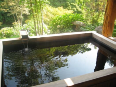 宿泊客に人気の黒湯（養老渓谷温泉郷）