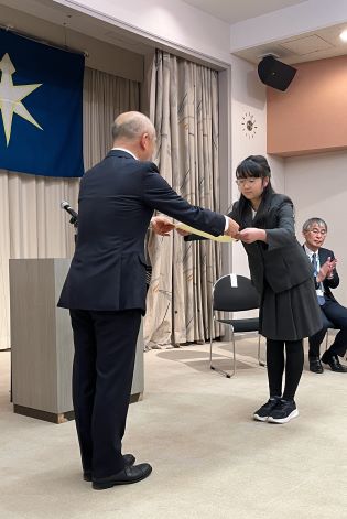 表彰式の様子（土砂災害に関する作文1）