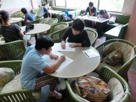 参加者のアンケート記入の様子