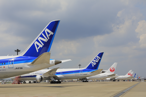 飛行機が並んでいる画像