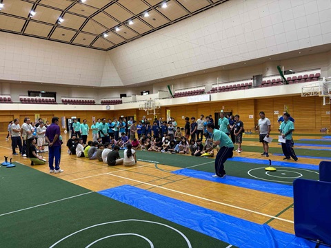 ユニカールのルール説明を聞いている画像