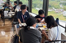 航空科学博物館での昼食の様子