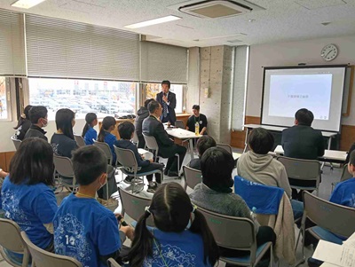 審査員の挨拶の様子