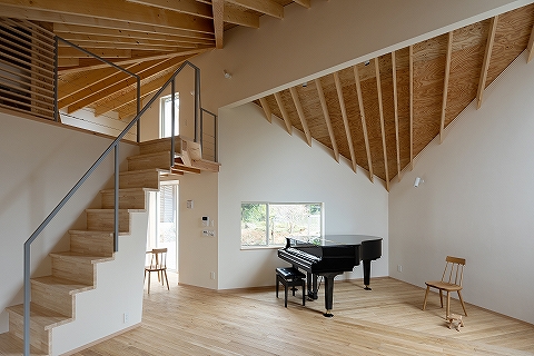 建物（小屋・屋内）とピアノ