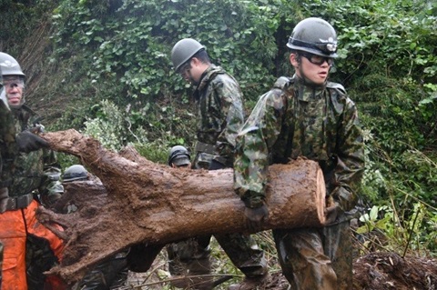 自衛隊３