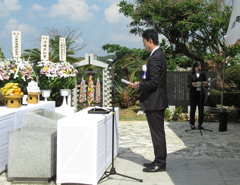 式辞を述べる熊谷知事の写真