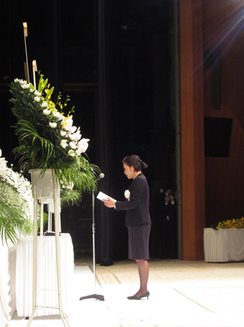 式辞を述べる高梨副知事の写真