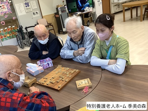 介護施設で働く職員