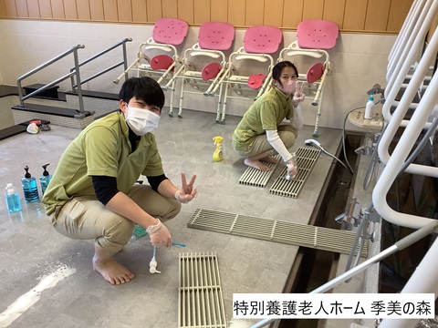 介護施設で働く職員