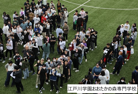 授業を受ける留学生