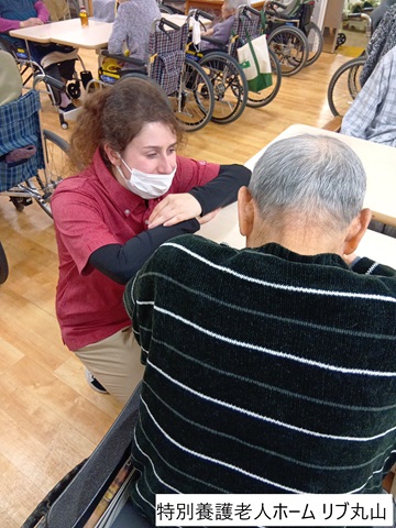 介護施設で働く職員