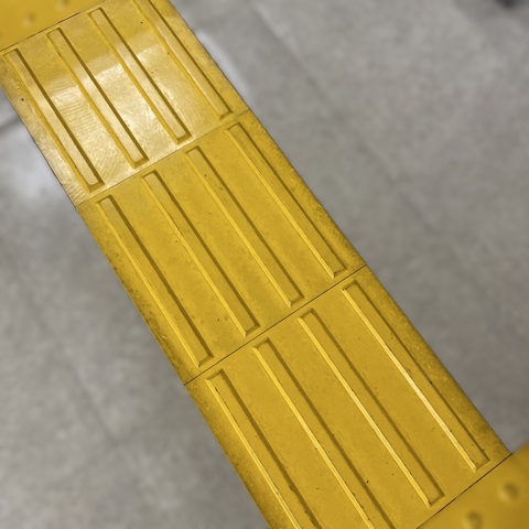 線状ブロックの写真