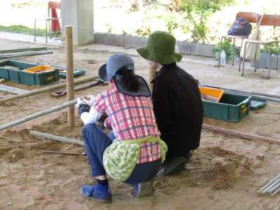 胴縁（水平方向の竹）の取り付け