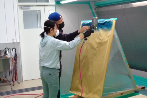 スプレーガンを使っての塗装の練習