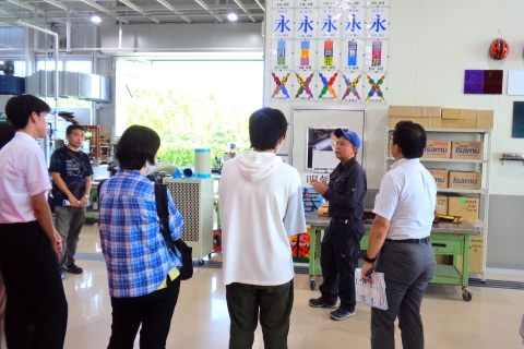 塗装科見学の様子