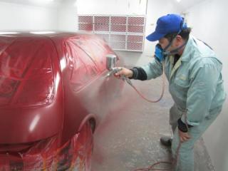 自動車塗装本塗り作業