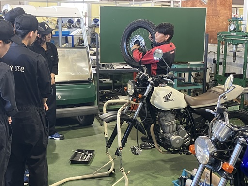 タイヤの取り外し方の説明