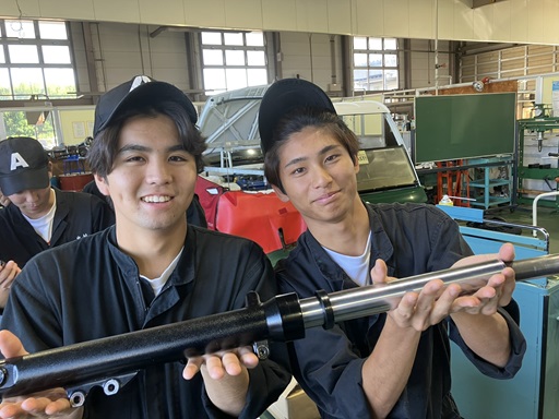 取り外したフロントフォークの組立