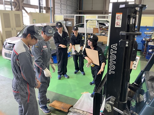 作業中に質問している様子