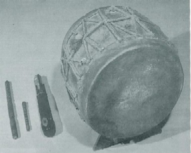 楽器(横笛・撃築・笙・太鼓)の写真