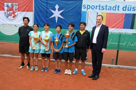 Mayor Keller with the Chiba Prefeture team