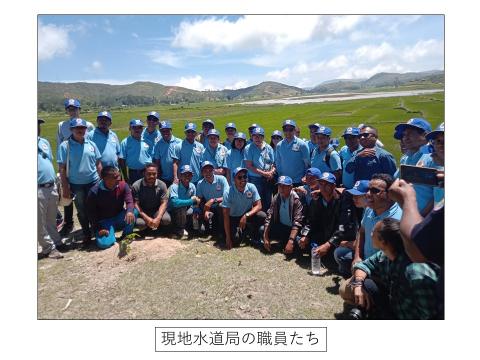 現地水道局の職員たち