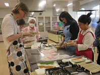 千葉伝統郷土料理研究会による 太巻き祭り寿司の披露