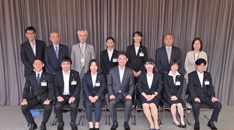 JICA海外協力隊知事表敬訪問の記念写真