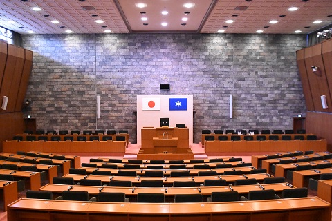 県議会議場の写真