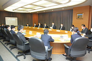 千葉県生誕150周年記念事業 第1回推進本部会議で話し合う知事