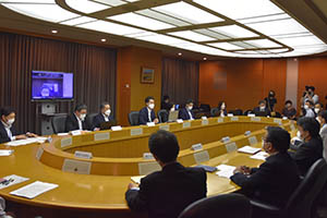 千葉県新型コロナウイルス感染症対策本部会議で挨拶する知事