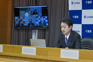 全国知事会によるＷＥＢ会議に参加する知事