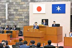 12月定例県議会 代表質問の様子