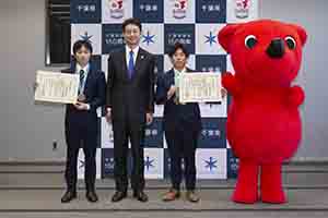第52回世界体操競技選手権大会優勝者への千葉県知事賞表彰式の様子