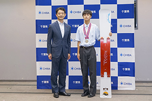 第42回JSBA全日本スノーボード選手権大会優勝選手による表敬訪問の様子