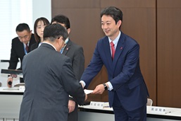 第23期千葉海区漁業調整委員会辞令交付式・第1回委員会の様子