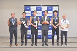 市川リバーサイドギャンブラーズの表敬訪問の写真