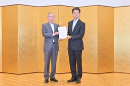 千葉県経営者協会からの政策要望書提出並びに懇談会の写真