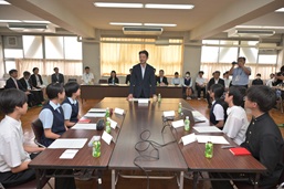 千葉中学校千葉高校生徒との座談会の写真