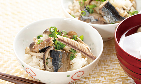 サンマとキノコの炊き込みご飯の画像
