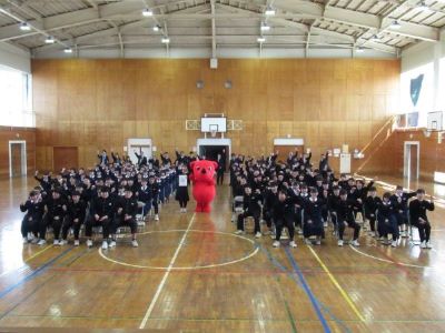 チーバくんと早野中学校生徒のみなさん