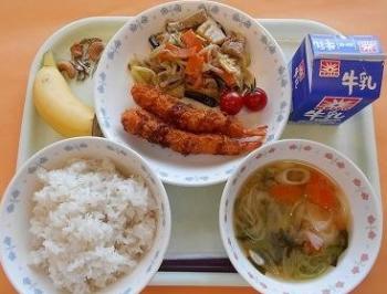 我孫子産野菜のみそ汁・野菜炒め、いりこカシューナッツ付きの献立の画像