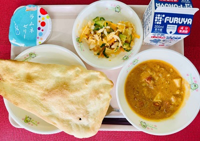 市内産小麦で作ったナンの学校給食